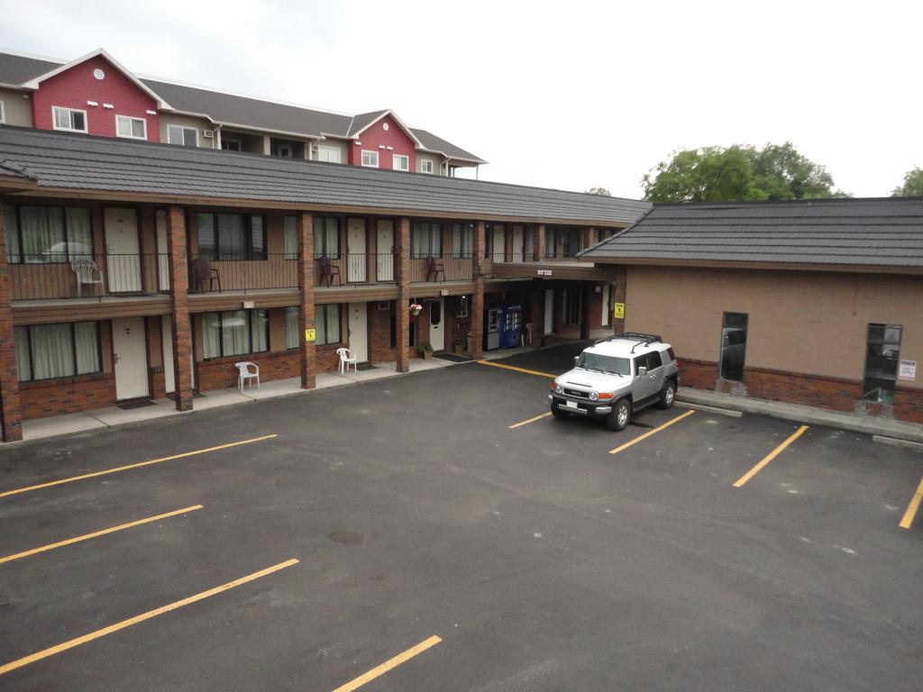 North Pointe Inn And Suites Kelowna Exterior foto