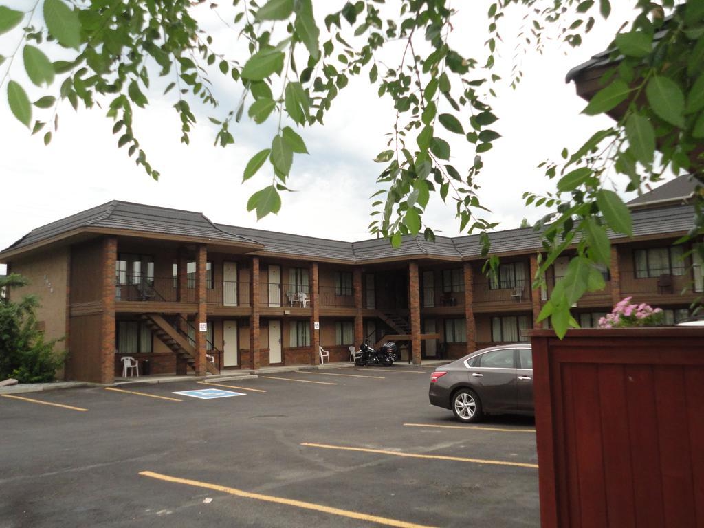 North Pointe Inn And Suites Kelowna Exterior foto